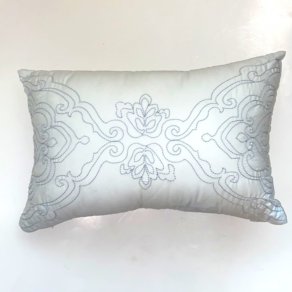 Rachel Ashwell decorative pillow.ShabbyChic Embroidered Zip removable pillowcase